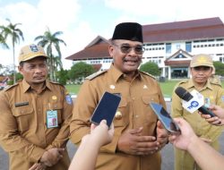 Penjabat Gubernur Safrizal Memimpin Upacara Pagi Setelah Idul Fitri 1445 H, Memberikan Motivasi Kepada Para Pegawai Untuk Bekerja Dengan Semangat
