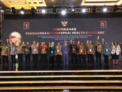 Komitmen Jamin Kesehatan Masyarakat Babel, PJ Gubernur Safrizal Terima Penghargaan UHC Awards dari Wapres Republik Indonesia
