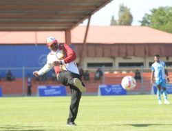 Pj Gubernur Safrizal Buka Tanding Perdana Cabor Sepakbola PON XXI