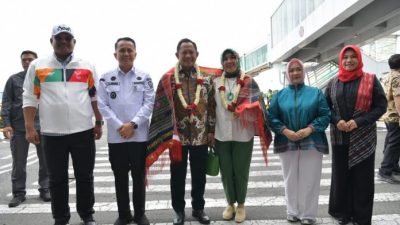 Pj Gubernur Safrizal bersama Agus Fathoni Jemput Kedatangan Mendagri di Bandara Kualanamu