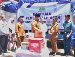 Pj Gubernur Safrizal Serahkan Bantuan Korban Angin Kencang di Sabang