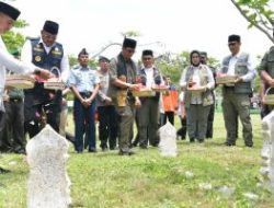 Pj Gubernur Safrizal dan Kepala BNPB Ziarah ke Kuburan Massal Tsunami dalam Peringatan Bulan Pengurangan Risiko Bencana