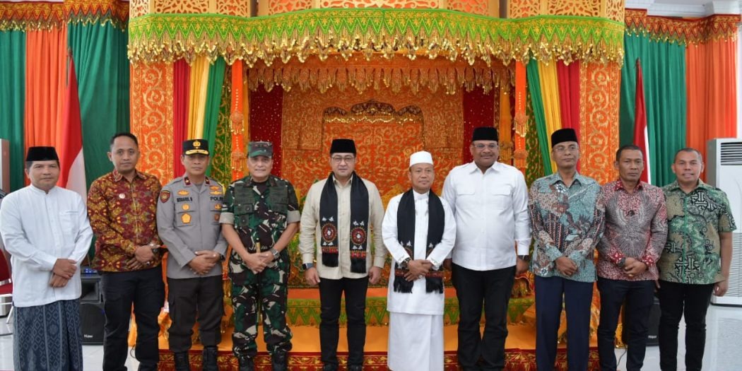 Pj Gubernur Safrizal Peusijuek Menteri Ekraf & Ustadz Das’ad di SIM