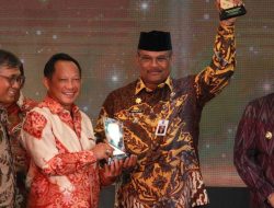 Birokrat Inspiratif! Safrizal ZA Raih Penghargaan dari The Aceh Post