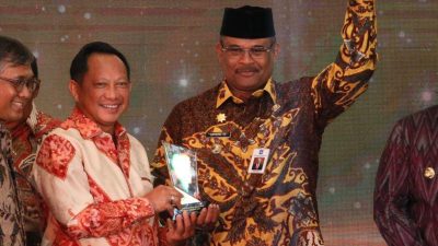 Birokrat Inspiratif! Safrizal ZA Raih Penghargaan dari The Aceh Post