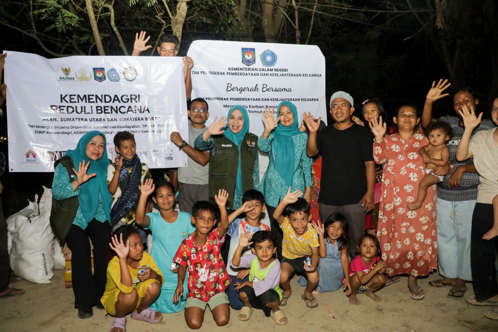 Respons Langsung di Lokasi Bencana, Ditjen Bina Adwil Kemendagri dan TP PKK Pusat Pastikan Bantuan Tersalurkan