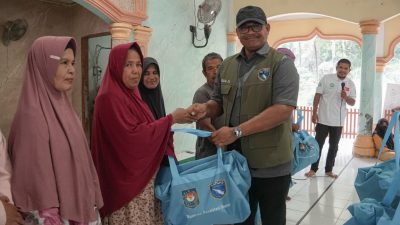 Safrizal ZA Serahkan Bantuan Peralatan Dapur ke 600 KK di Bireuen