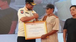 Kaposwil PRR Aceh Safrizal ZA Dampingi Mendagri dan Menko PMK Serahkan Bantuan di Aceh Tamiang