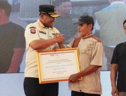 Kaposwil PRR Aceh Safrizal ZA Dampingi Mendagri dan Menko PMK Serahkan Bantuan di Aceh Tamiang