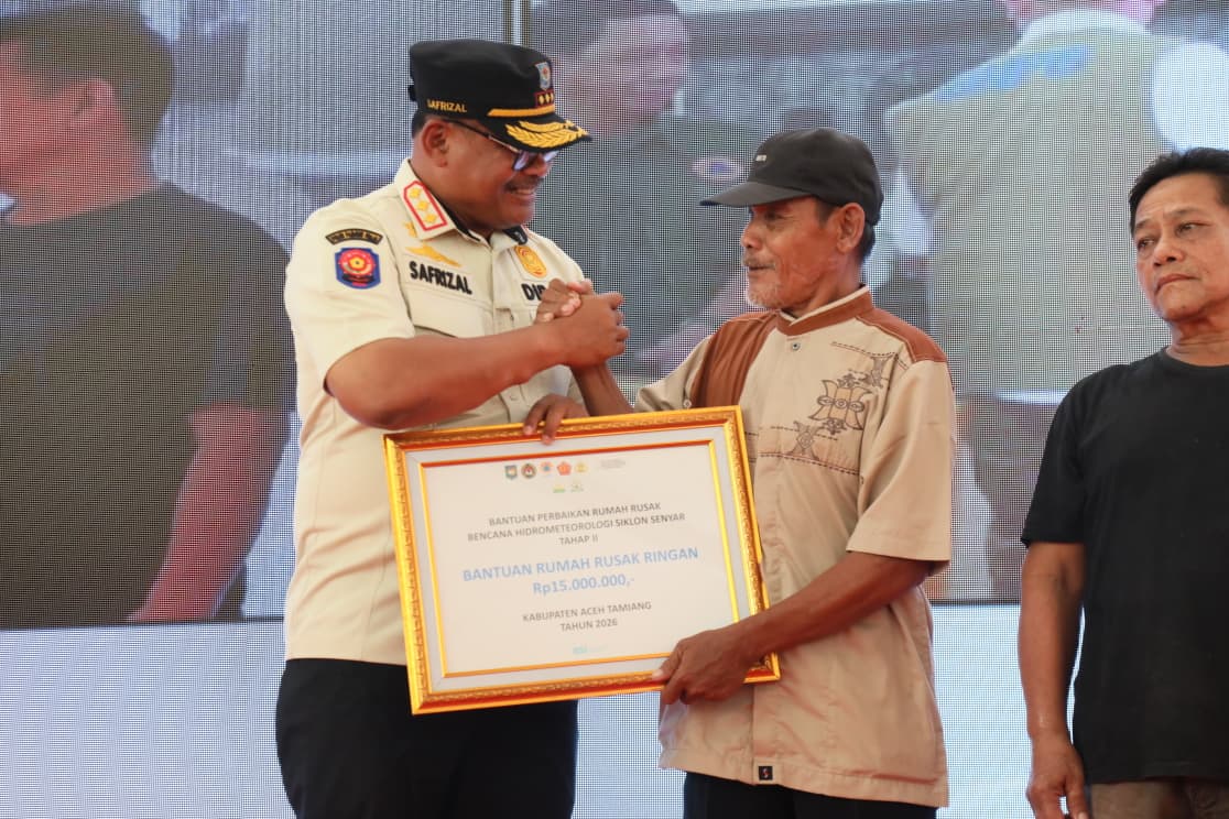 Kaposwil PRR Aceh Safrizal ZA Dampingi Mendagri dan Menko PMK Serahkan Bantuan di Aceh Tamiang