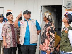 Safrizal Berkunjung ke Huntara Jamur Ujung, Fatmawati Tersanjung