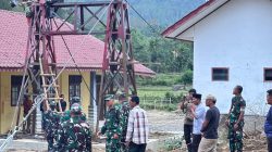 TNI Bangun Jembatan Gantung di Dabun Gelang