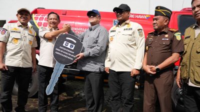 Tito Serahkan 1 Unit Fire Hawk Multifungsi untuk Pemkab Bener Meriah