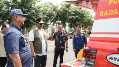 Safrizal Serahkan Mobil Damkar dan Pompa Portable untuk Aceh Tamiang
